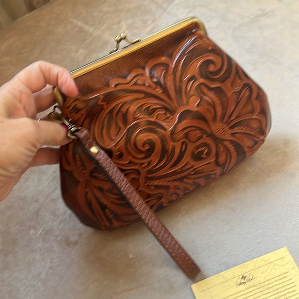 Like New!!! Patricia Nash Leather Snap Wristlet with Registration Card - Picture 3 of 12
